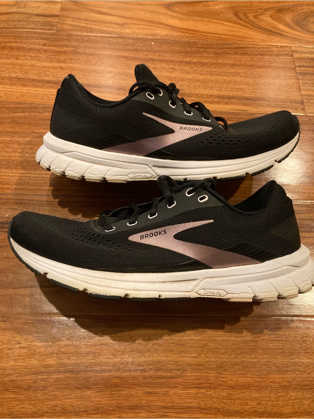 Brooks Signal 3 Womens Size 9B Black Pink White Athletic Running Shoes Sneakers